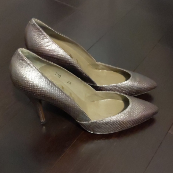 High Heels - Picture 2 of 7